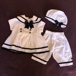 Baby girl’s outfit set